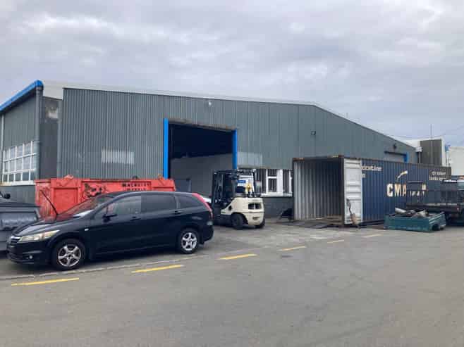 Clear span warehouse - for sale or lease