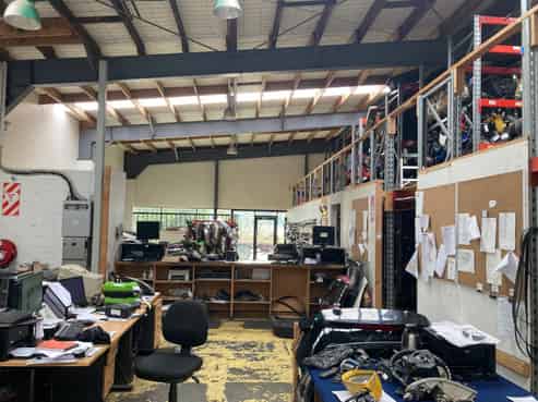 Clear span warehouse - for sale or lease