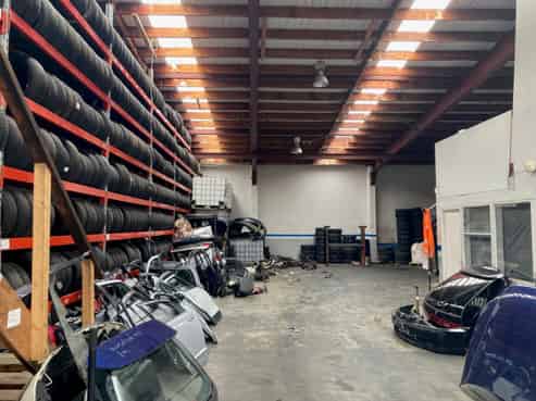Clear span warehouse - for sale or lease
