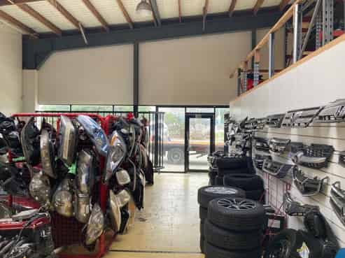 Clear span warehouse - for sale or lease