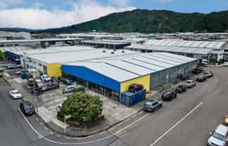 Clear span warehouse - for sale or lease