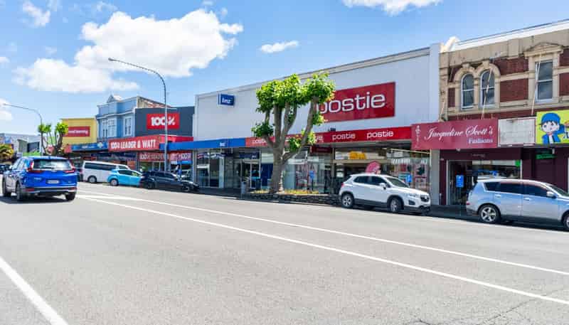 213-215 Oxford Street, Levin