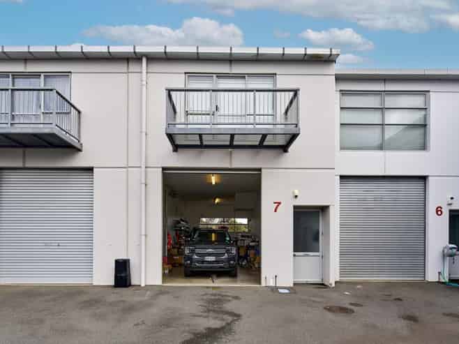 Smart Live-Work Opportunity in a Growth Zone