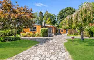 404 Sunset Road, Sunnybrook