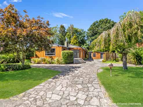 404 Sunset Road, Sunnybrook