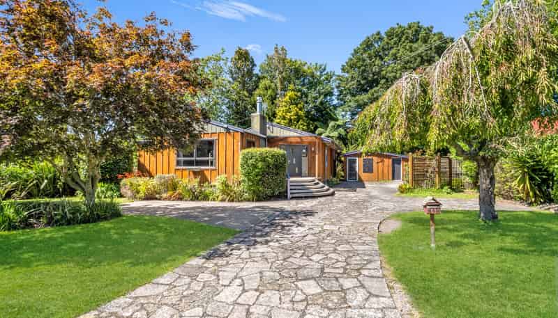 404 Sunset Road, Sunnybrook