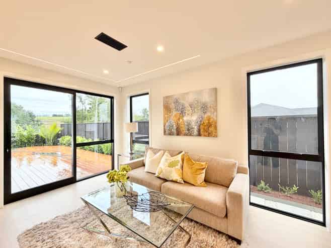 8 Lucent Lane, Milldale