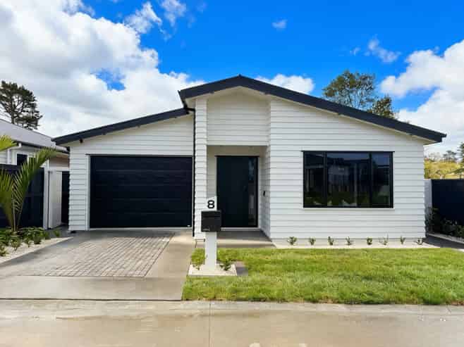8 Lucent Lane, Milldale