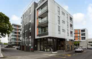 104/10 Lion Place, Epsom