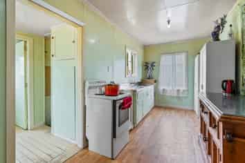 1451 Beaumont State Highway, Lawrence