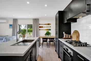 8 Manatu Lane, Inglewood