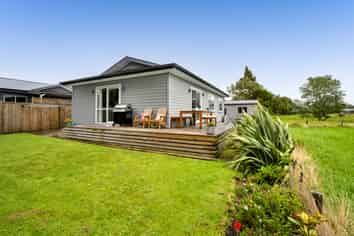 8 Manatu Lane, Inglewood