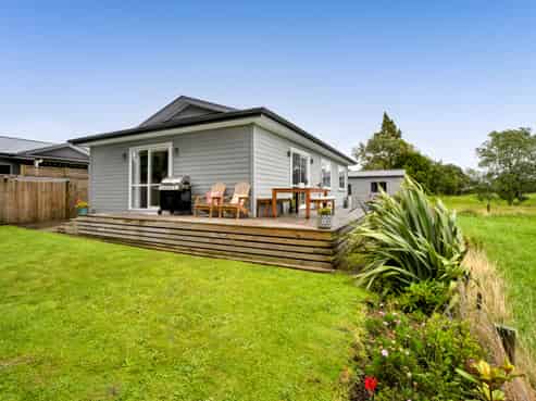 8 Manatu Lane, Inglewood