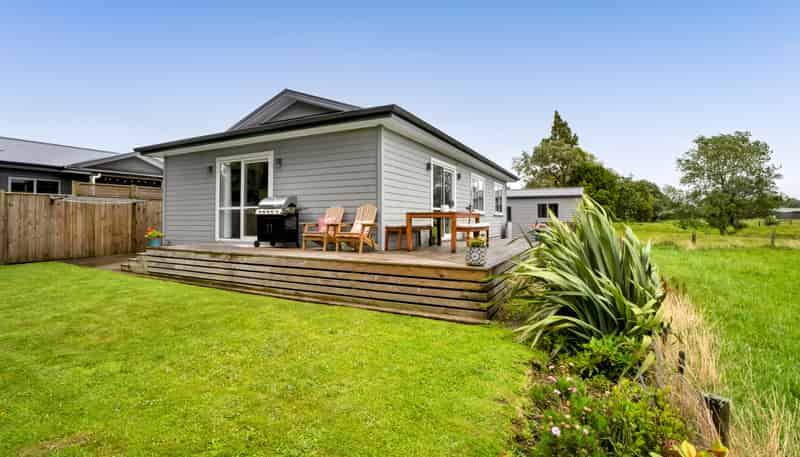 8 Manatu Lane, Inglewood