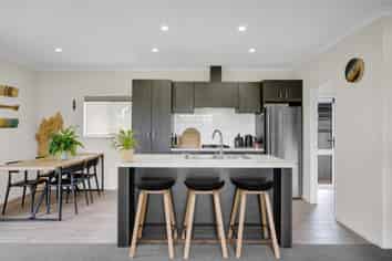 8 Manatu Lane, Inglewood