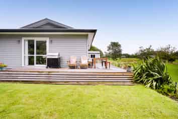 8 Manatu Lane, Inglewood