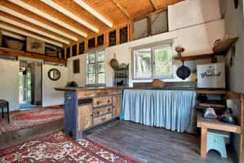 659 Backriver Road, Peria