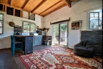 659 Backriver Road, Peria