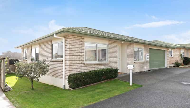 16/8 Village Place, Tuakau