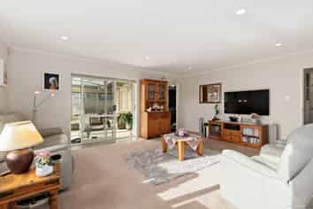 16/8 Village Place, Tuakau