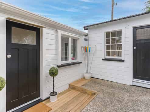 4 Harbour Terrace, CAREYS BAY