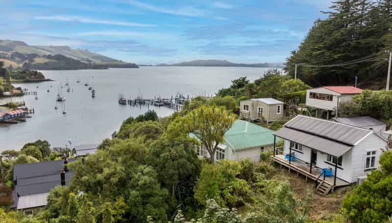 4 Harbour Terrace, CAREYS BAY