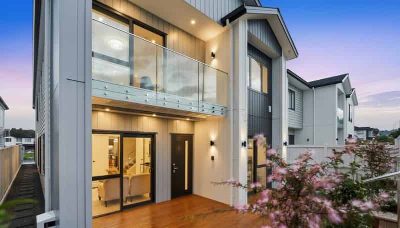 219B & 1/219B Murphys Road, Flat Bush