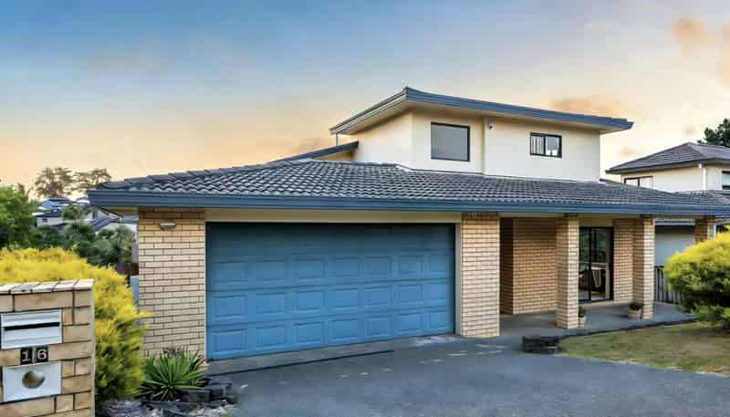 16 Crimson Park, Oteha