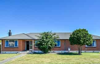 916 Lawrence Street, Akina