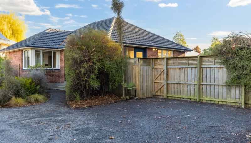 23A Truman Road, Bryndwr