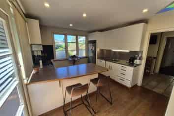 23A Truman Road, Bryndwr