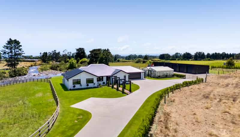 90 Peters Road, Egmont Village