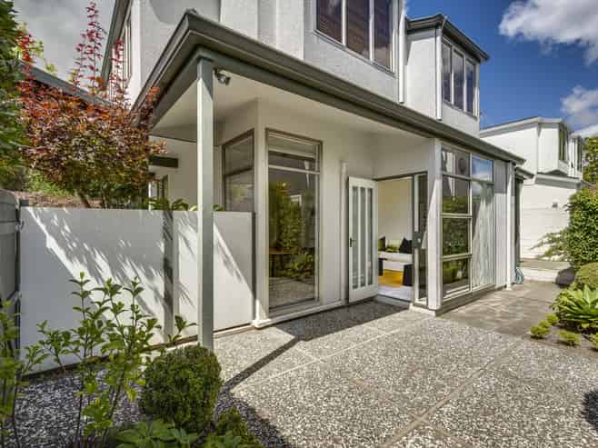2/14 Greenwood Road, Havelock North