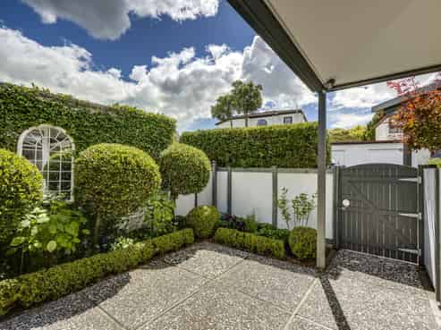 2/14 Greenwood Road, Havelock North
