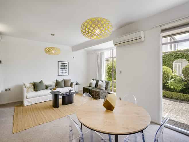 2/14 Greenwood Road, Havelock North