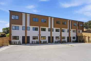 6-8  Embassy Place, Glenfield