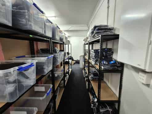 High-exposure retail on busy Great North Road