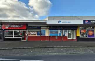 High-exposure retail on busy Great North Road