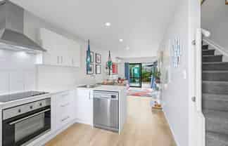 3/6 South Pacific Place, Henderson