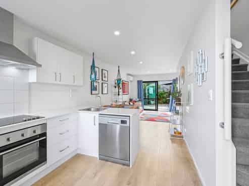 3/6 South Pacific Place, Henderson