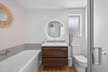 2/21 Cob Crescent, Woolston