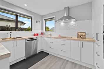 129 Middle Road, Allenton