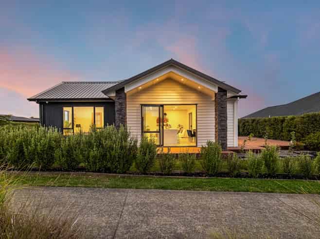 84 Maurice Kelly Road, Milldale