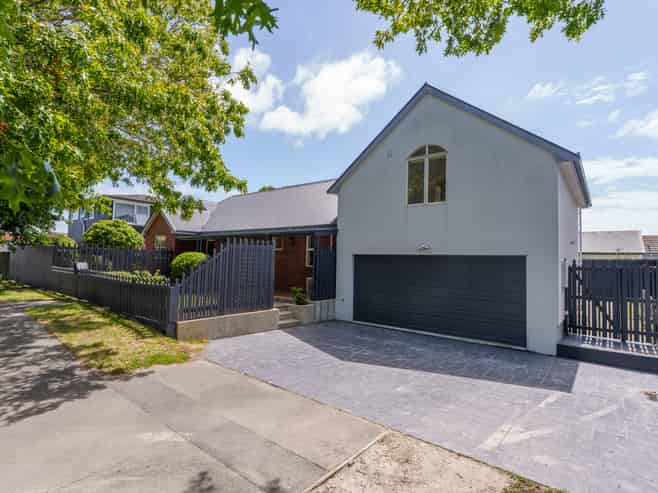 2 Delaware Crescent, Russley