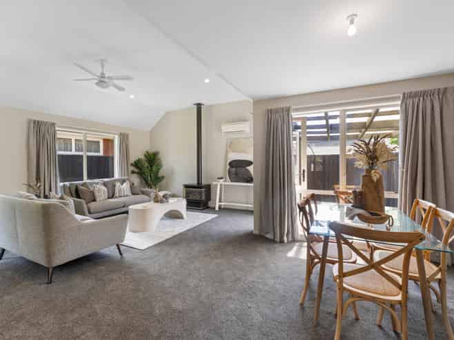 2 Delaware Crescent, Russley