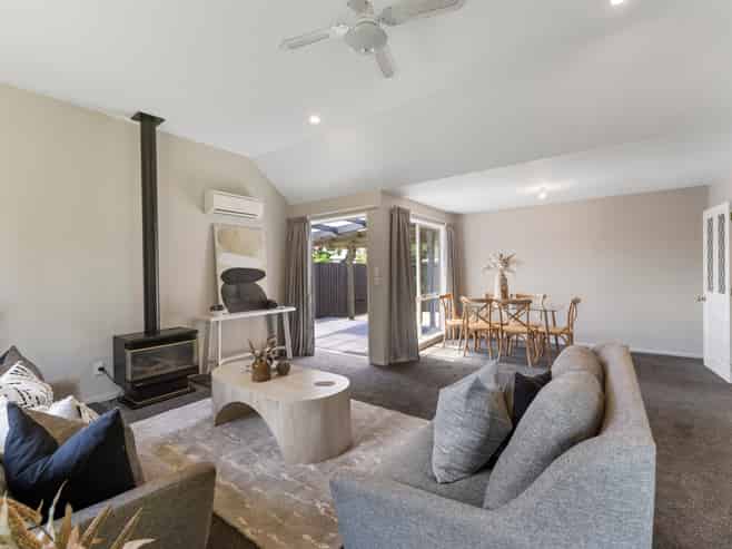 2 Delaware Crescent, Russley