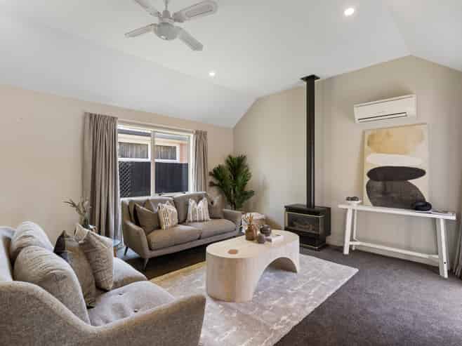 2 Delaware Crescent, Russley