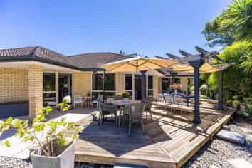 2 Commodore Court, Gulf Harbour