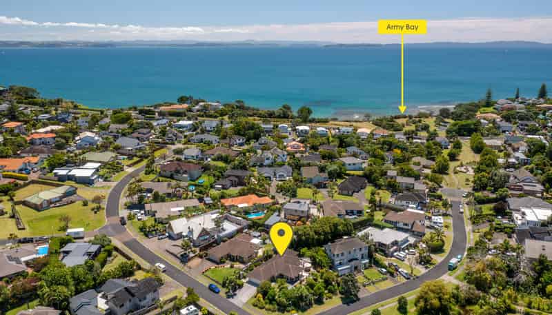 2 Commodore Court, Gulf Harbour