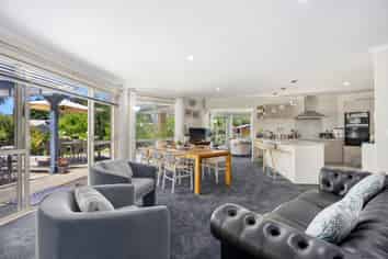 2 Commodore Court, Gulf Harbour